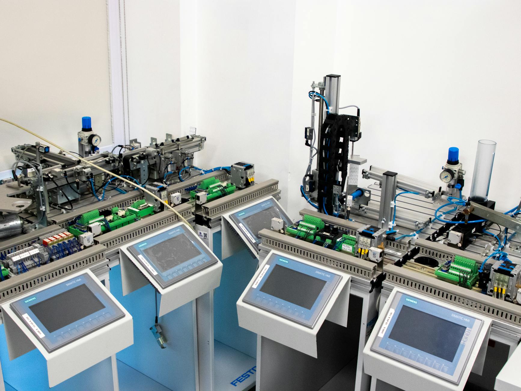 Zoho CRM platform and features vs HubSpot comparison