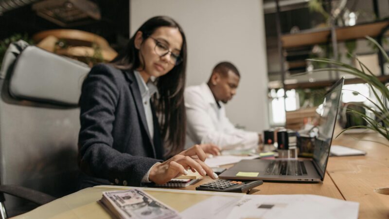 Zoho Books vs Xero: Which Accounting Software Should You Choose?