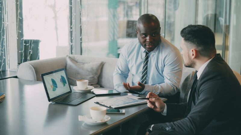 Zoho CRM and LinkedIn Sales Navigator Integration: Enrich Leads and Track Social Selling