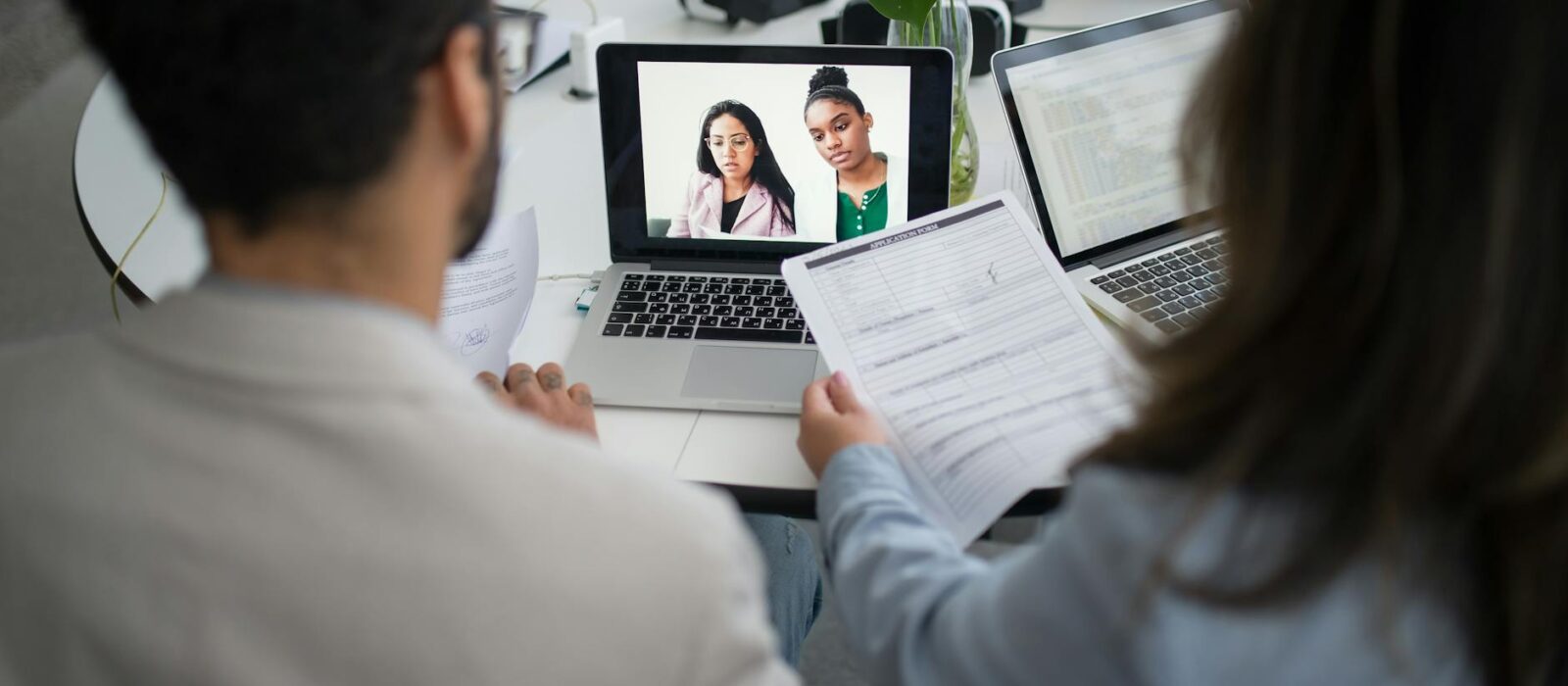 Zoho Recruit and LinkedIn Recruiter Integration: Sync Candidates and Job Postings