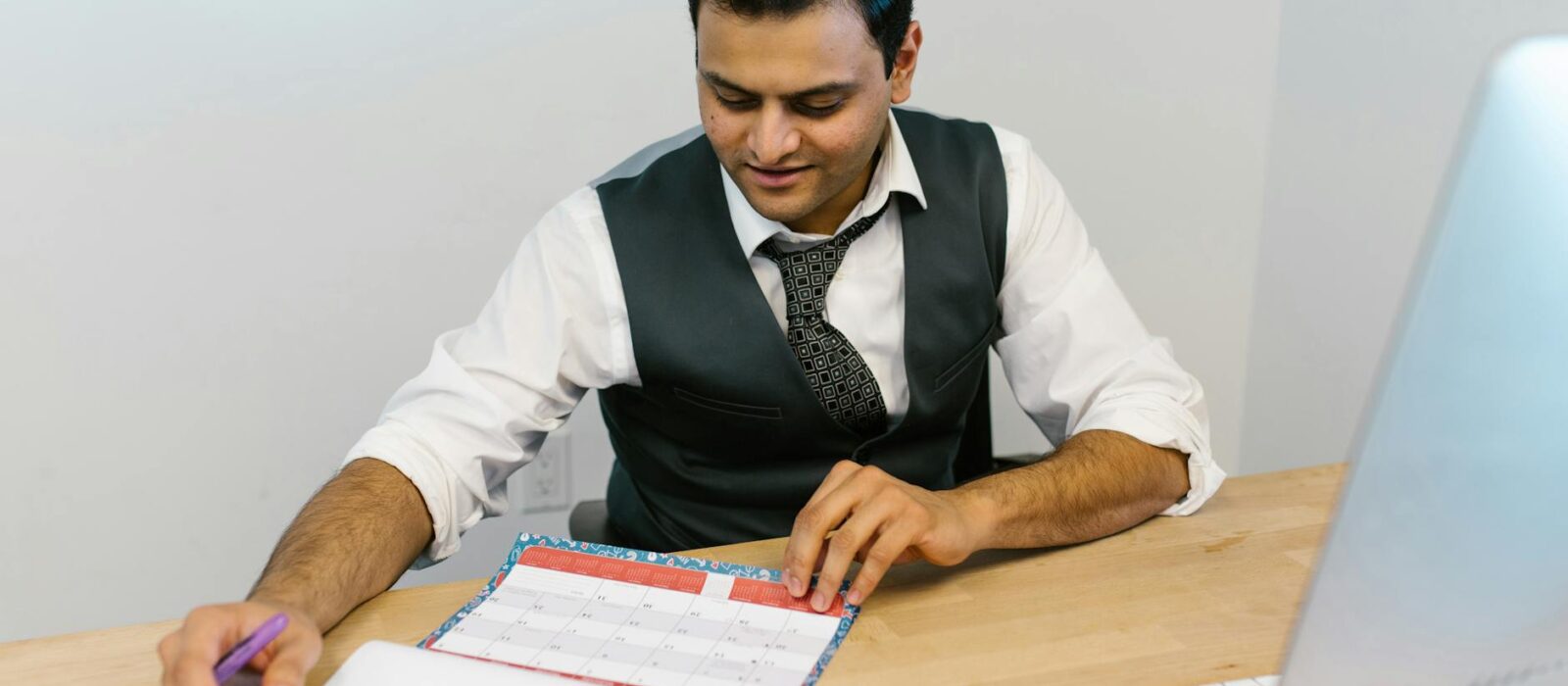 Zoho CRM and Calendly Integration: Auto-Create Contacts and Schedule Follow-Ups