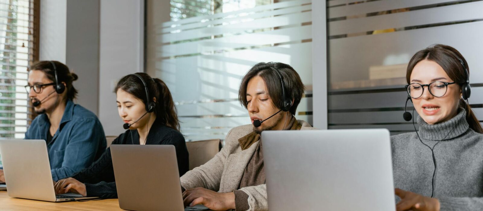 Freshdesk to Zoho Desk Migration: Move Your Support Tickets Without Downtime